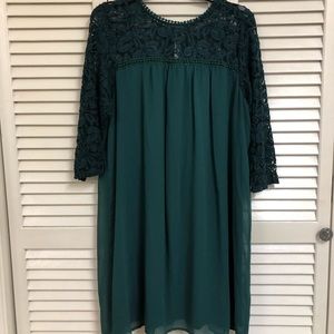 Dress with lace half sleeves